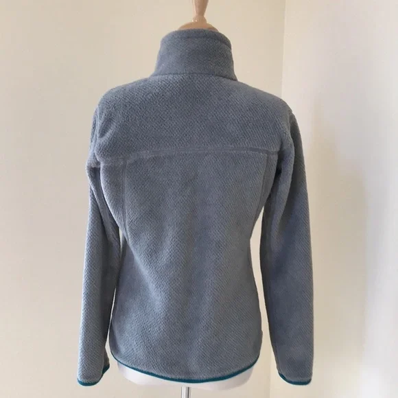 PATAGONIA size M grey with teal snap t fleece